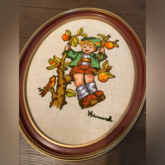 Vintage Oval Hummel Boy & Girl Apple Tree Crewel Stichery Frames. - Picture 3 of 8